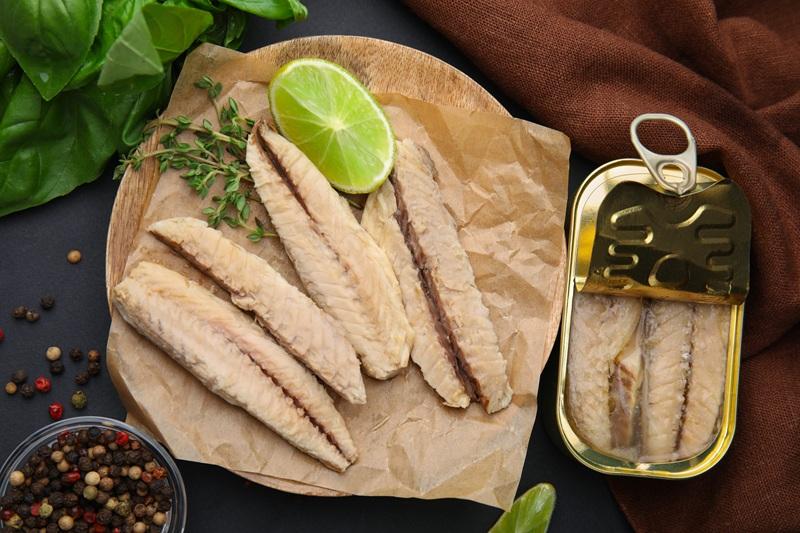 Sgombro e sardine in scatola